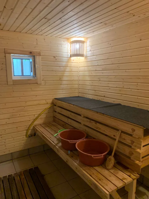 Дом с русской баней, банным чаном, бассейном