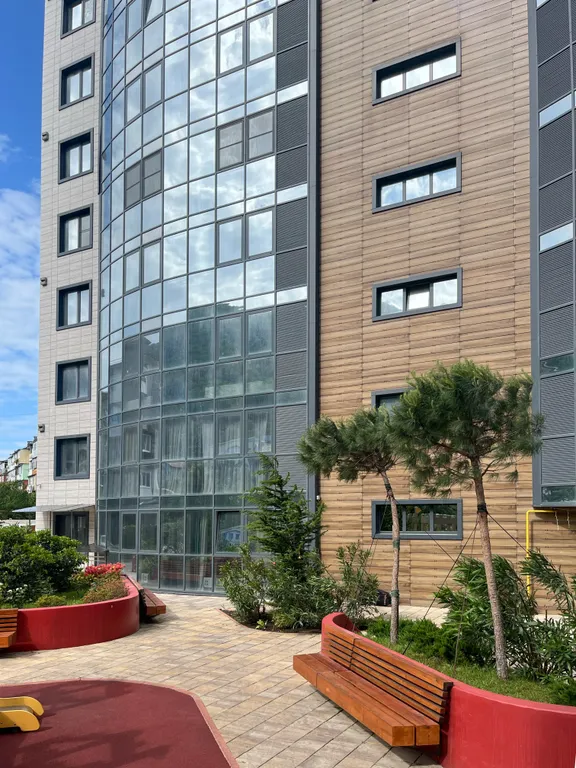 Просторная квартира-студия с кухней в ЖК премиум-класса