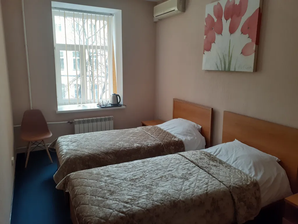 Комната на Большой Конюшенной