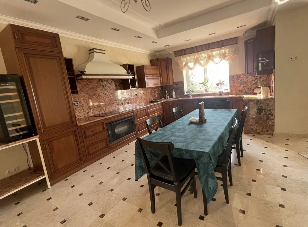 9-комнатный Дом