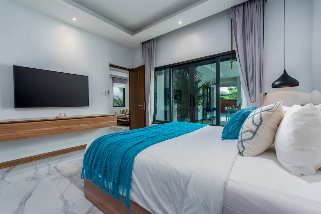 Новая вилла с бассейном, террасой и барбекю зоной, рядом с Боат авеню