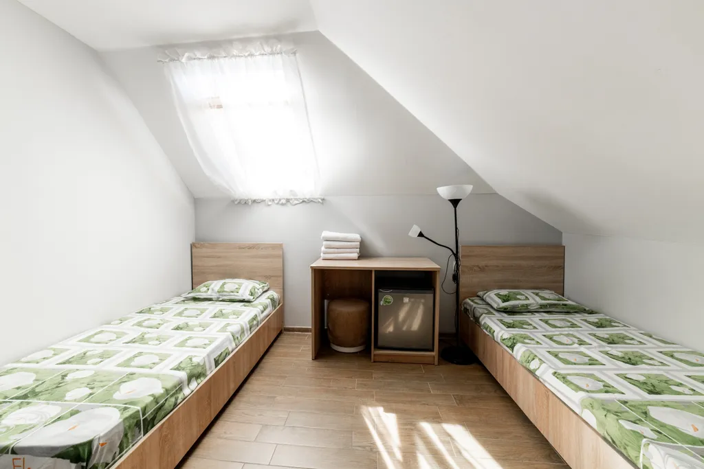 Четырехместный номер с отдельными кроватями на мансарде