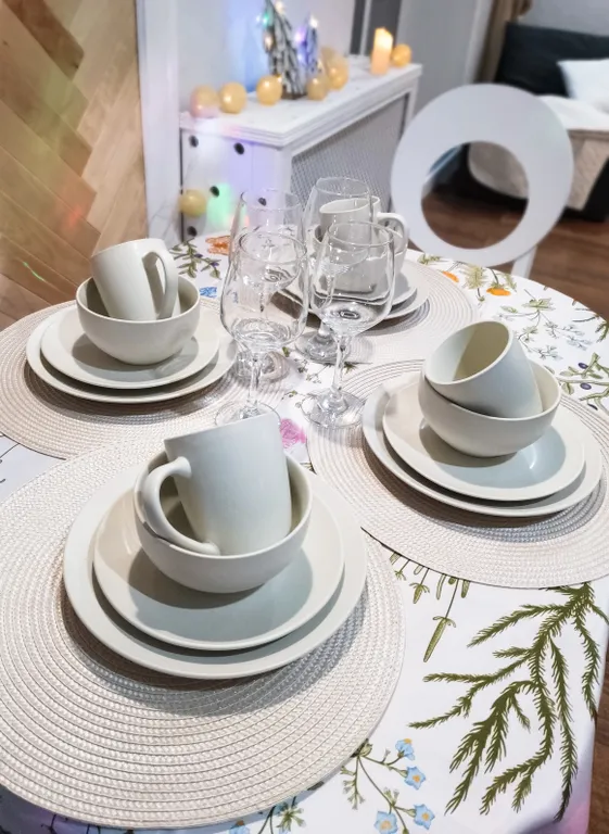 Уютная студия с высокими потолками