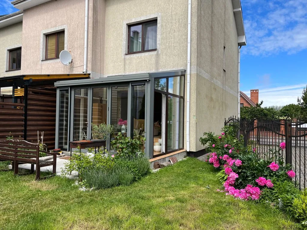 Просторный таунхаус с зимним садом