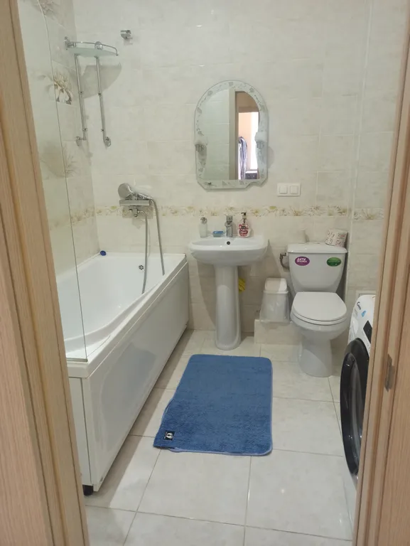 Уютная, трёхкомнатная квартира, с хорошим евроремонтом