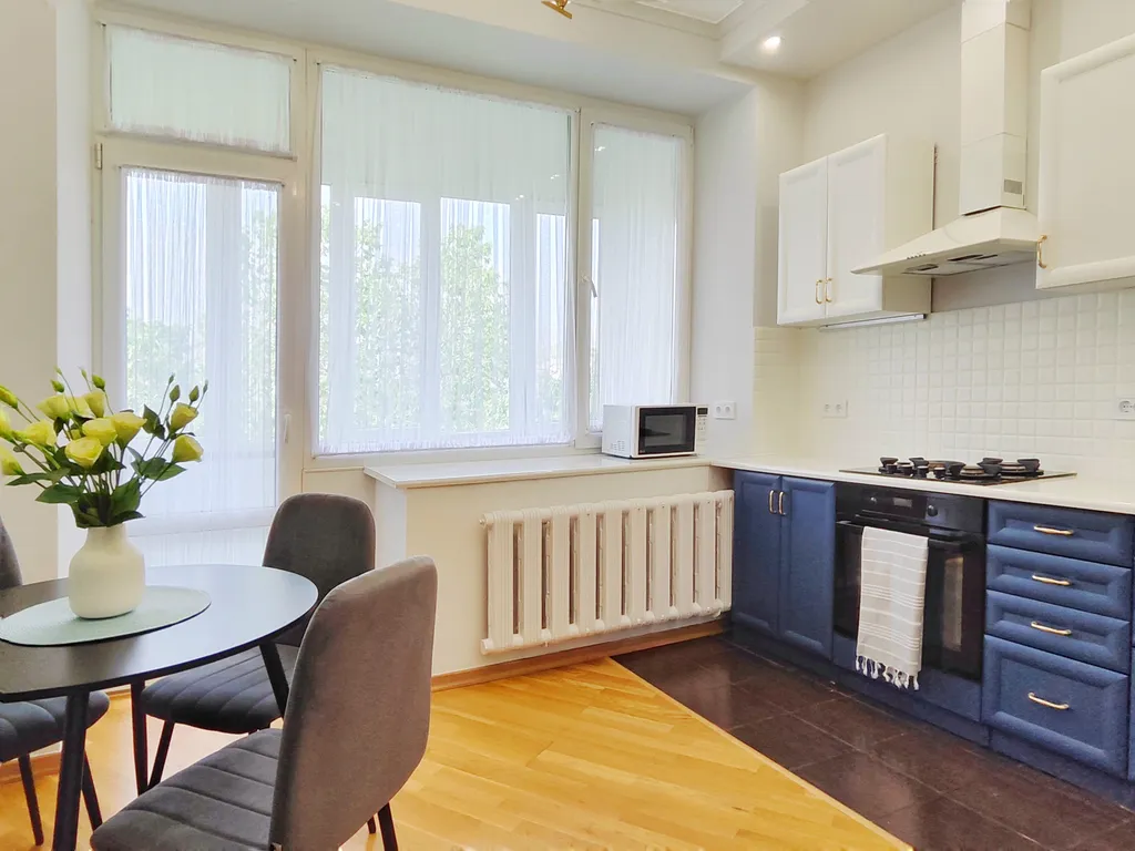 Шикарный 3 метровый потолок в квартире