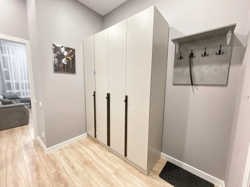 Студия с видом на город