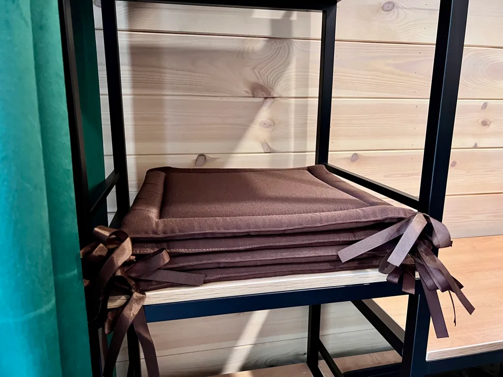 Коттедж Зеркальный дом с 2 спальнями, беседкой и мангалом — Семеновское