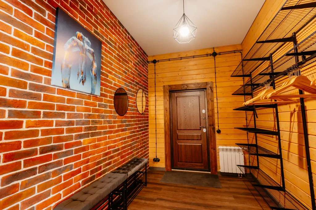 Большой дом в вековом лесу