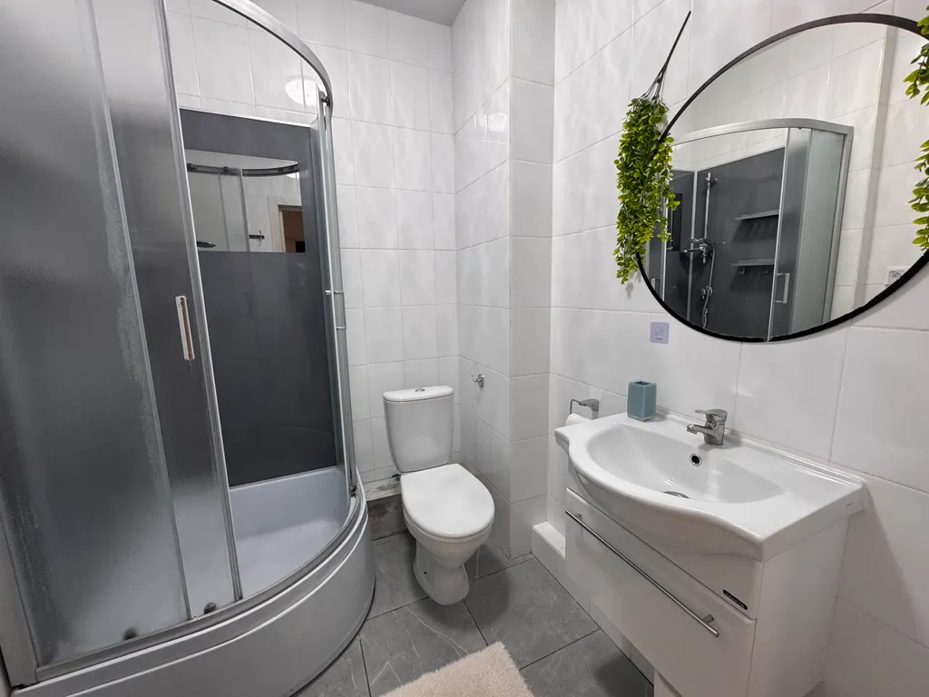 Трехкомнатная со своим выходом во двор на бассейны