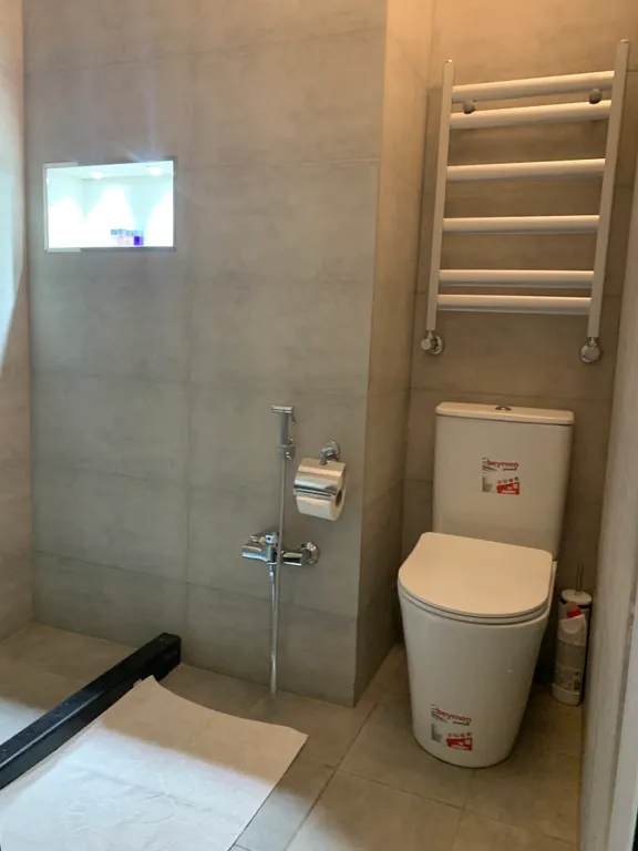 Студия с балконом в центре Баку