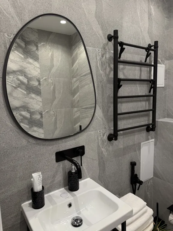 Современный апартамент в тихом районе