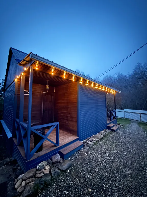 Квартира Уютная комната для четверых в деревянном таунхаусе у озера — Мезмай