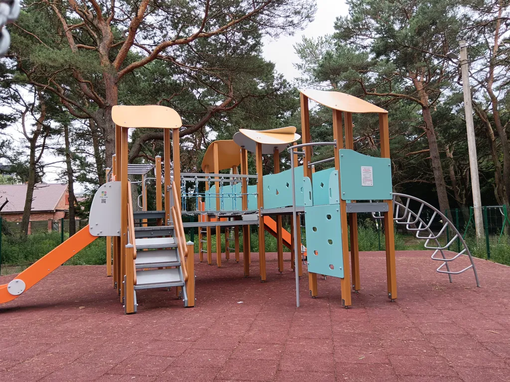 Часть дома с отдельным входом садом и парковкой