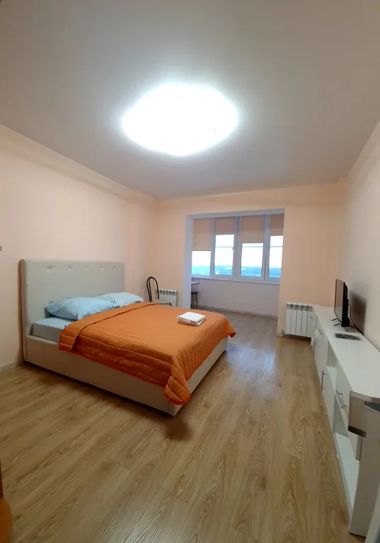 Новая евротрешка в центре города с красивым видом из окон