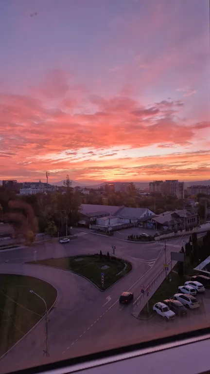 Душевная квартира в центре города с видом на горы и на город