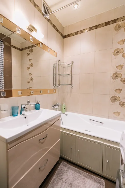 Просторная квартира в элегантном классическом стиле напротив ТЦ Обними