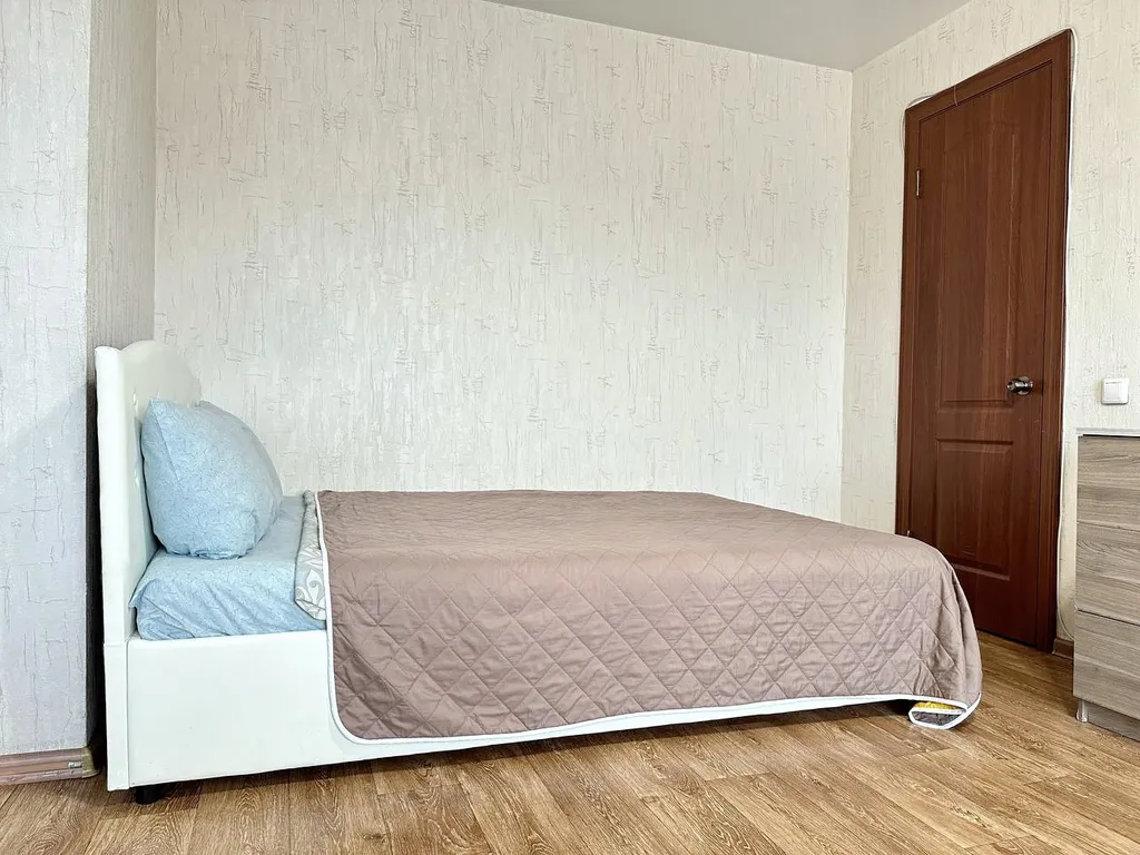 2-комнатная квартира в центре рядом с КУЗгту и РЕАцентром