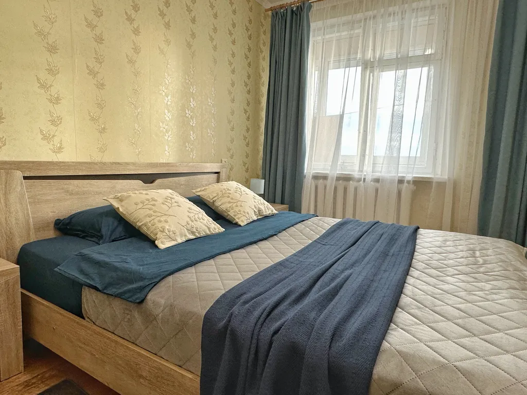 Двухкомнатная квартира с видом на реку на набережной