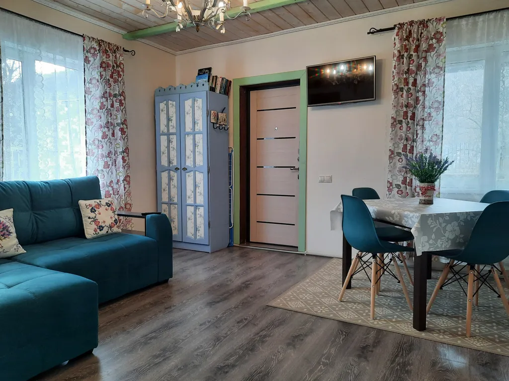 Милый домик в стиле прованс с камином, горячей купелью, баней, бассейном