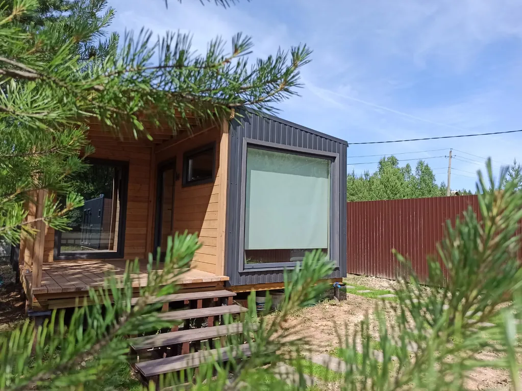 Уютный модульный дом на берегу озера Тосканка