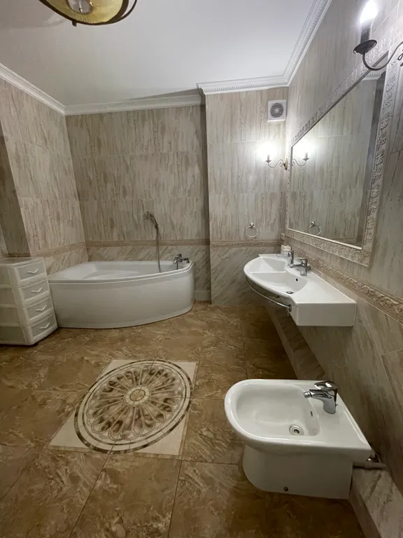 Апарт в Ласпи с террасой, 3 спальни, кухня, у самого моря, для 4-5 человек