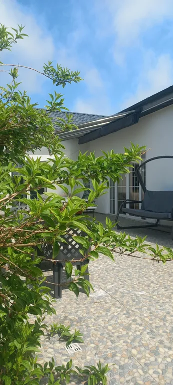 Дом с террасой на берегу моря