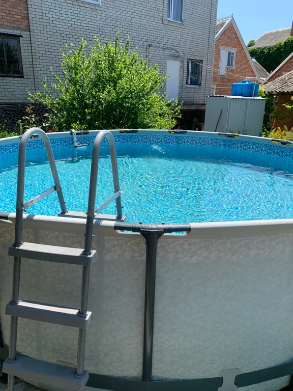 Уютная просторна часть дома на 2 этаже под ключ с бассейном и беседкой