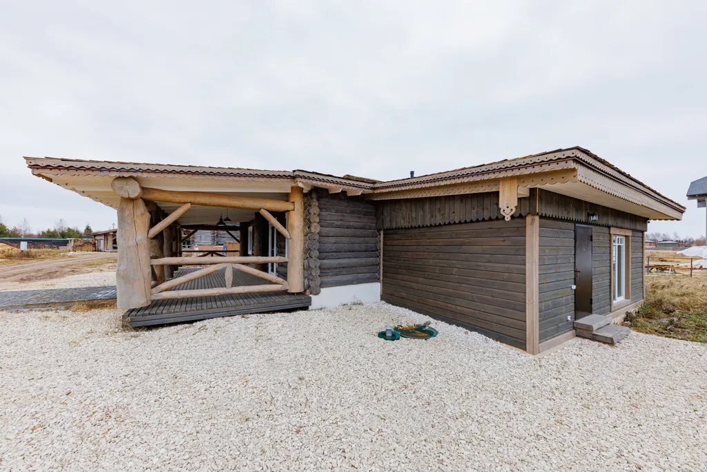 Дом  с летней кухней на три спальни с камином и террасой