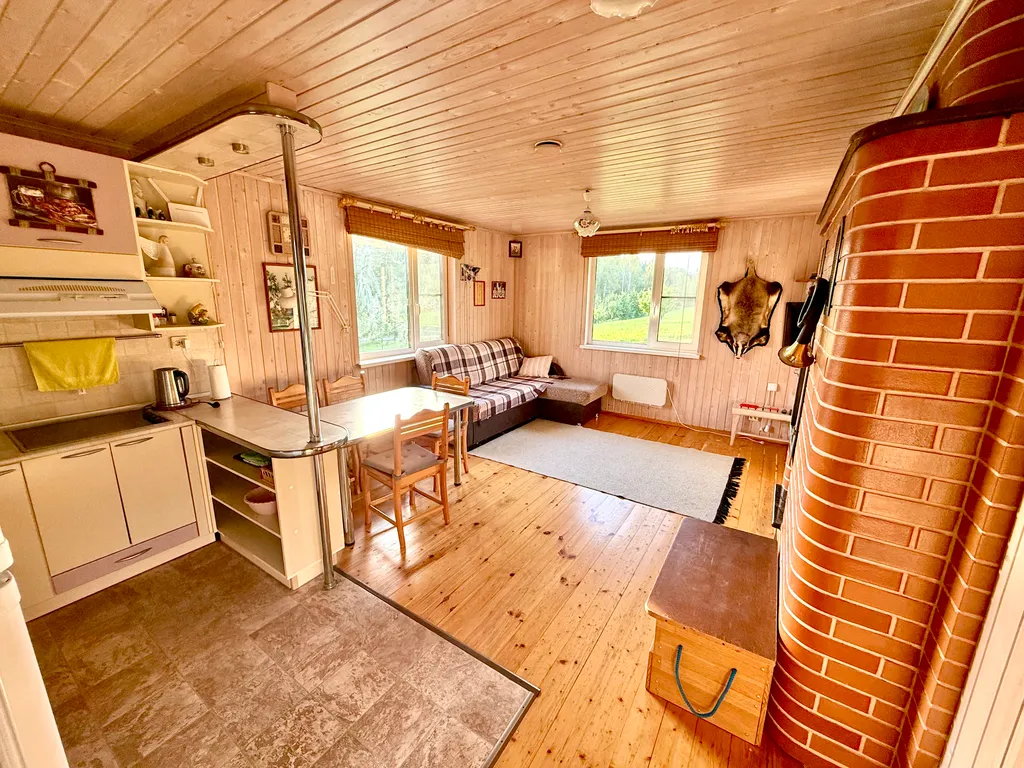 Домик в лесу с озером