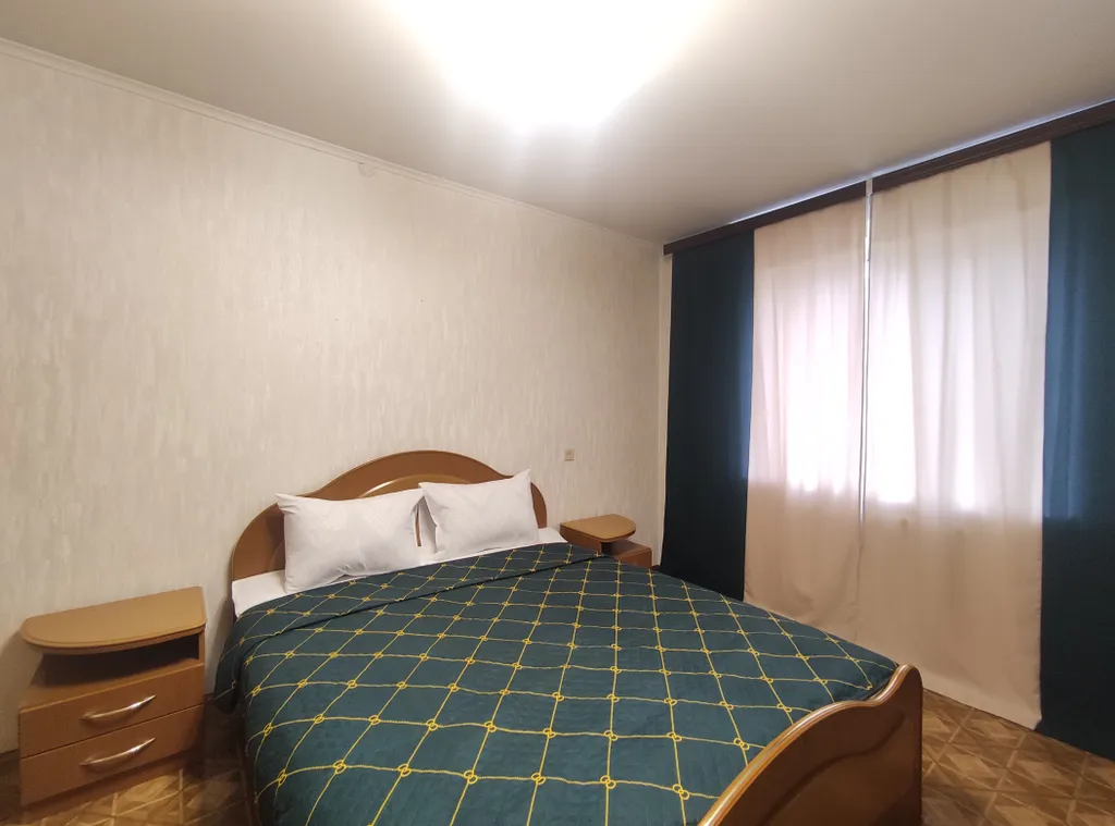 Квартира 3-комнатная квартира ochre apartament у Нефтегазового университета — Тюмень