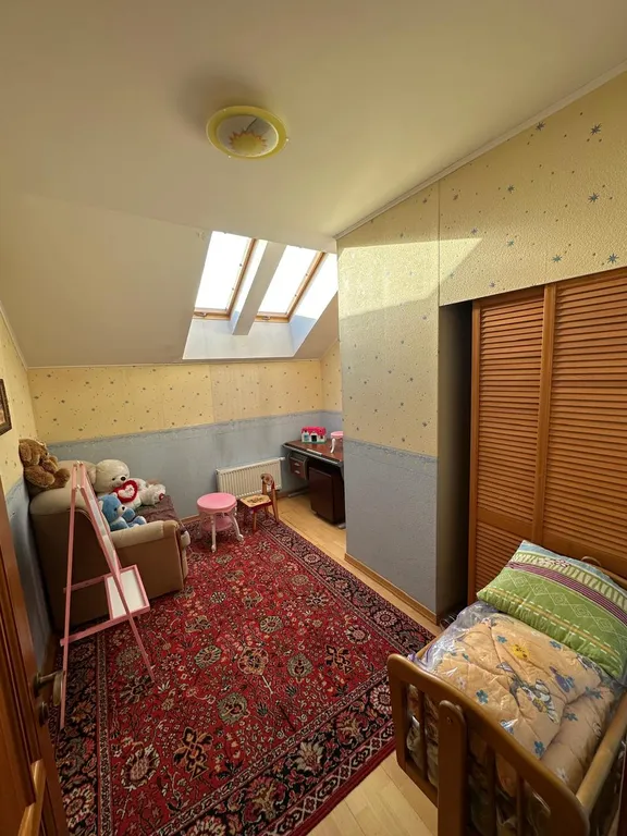 Дом с баней, бассейном и караоке