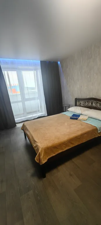 Студия с видом на ТЦ Планета