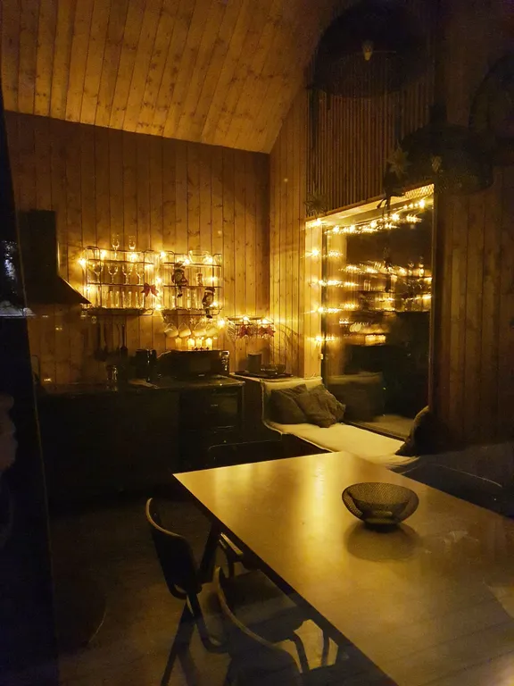 Домик в лесу с террасой и панорамными окнами для 2-4 гостей