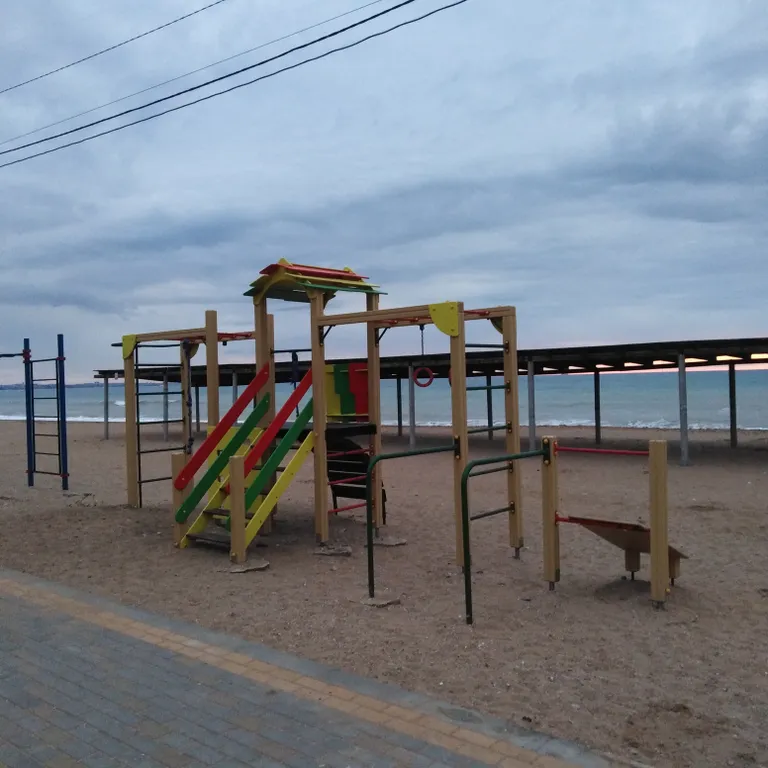 Уютный трёхместный номер на берегу моря