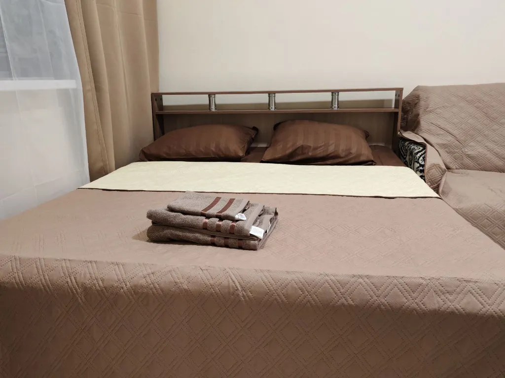 Светлая квартира с большими окнами и высокими потолками