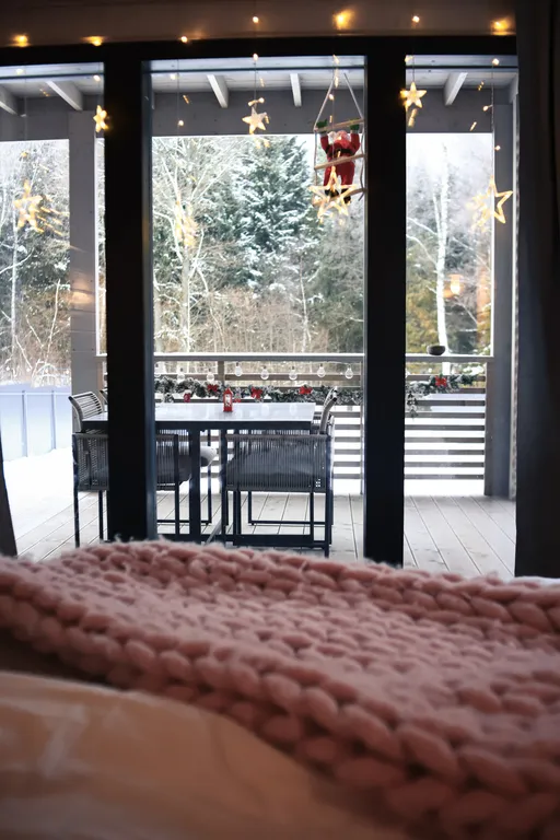 Уютный дом с панорамным видом на лес