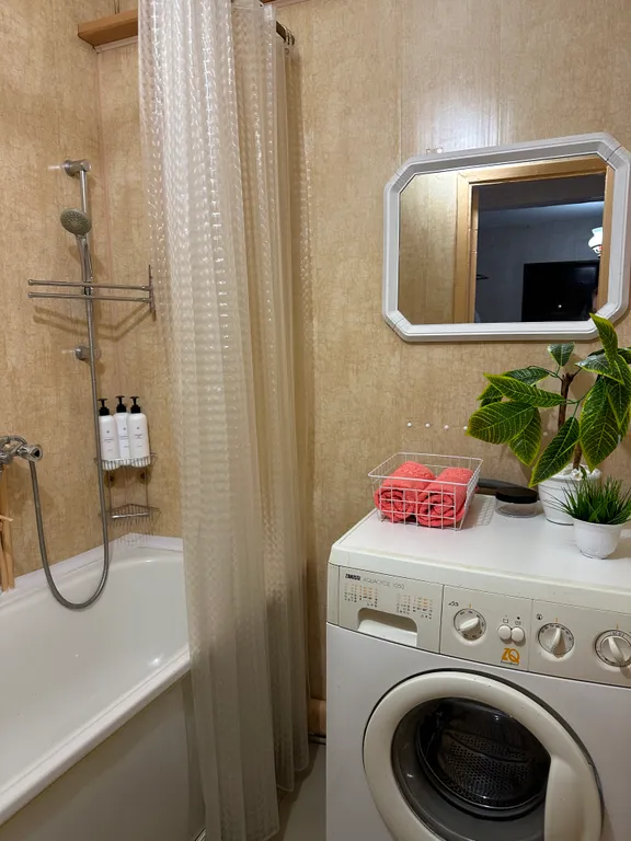 Tеплaя cолнечнaя квaртира, в стилe старой Итaлии для сeмeйнoгo oтдыxa