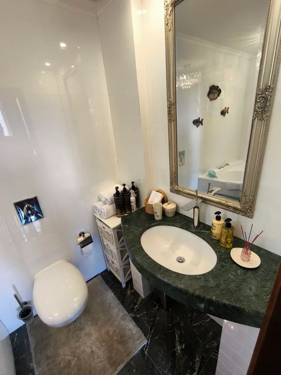 Двухэтажный дом с видом на море