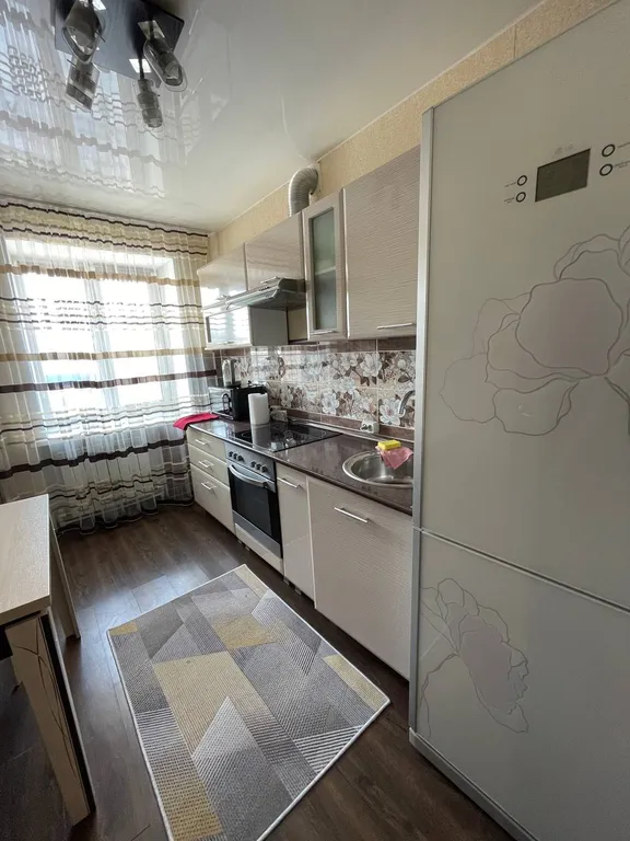 В центре Ишима, просторная 2-комнатная для командировок и семьи