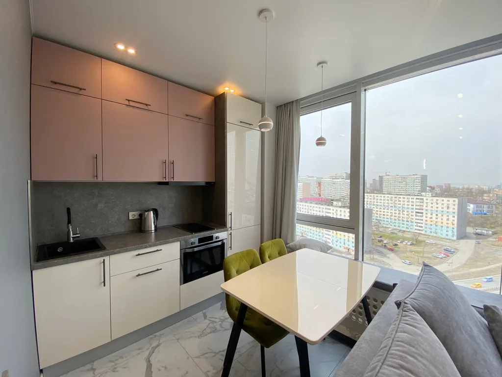 Прекрасная светлая студия у бухты Золотой рог