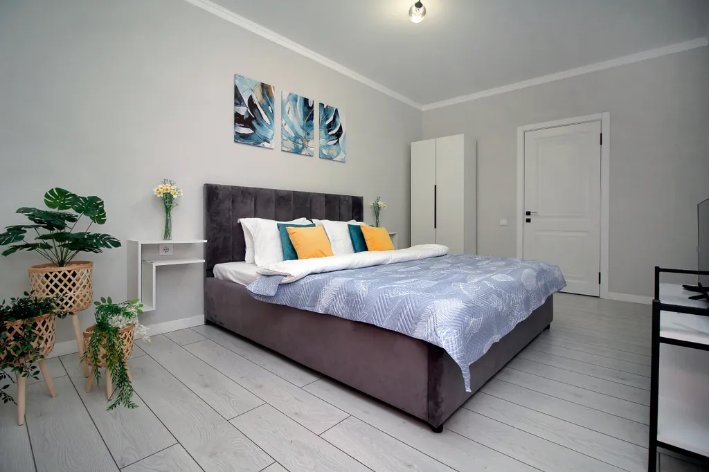 Comfort Gray у метро в центре города