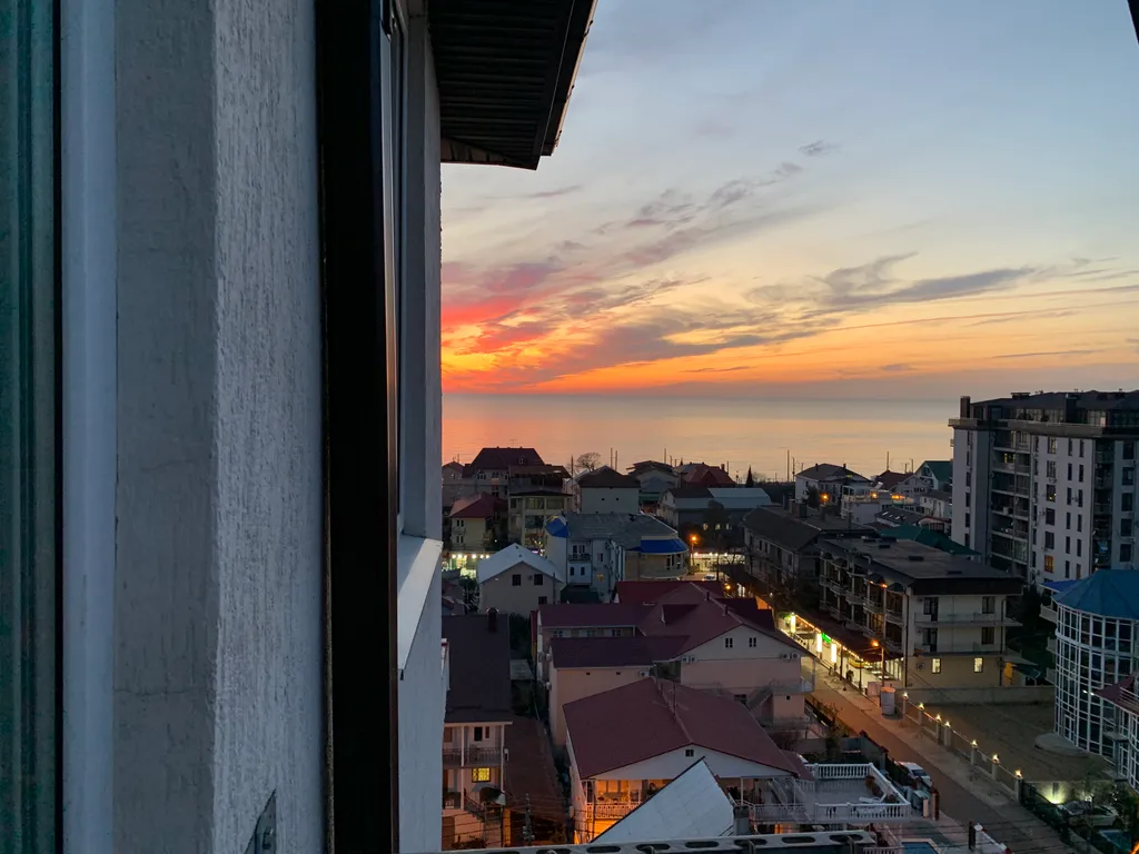 Панорамная студия на берегу моря