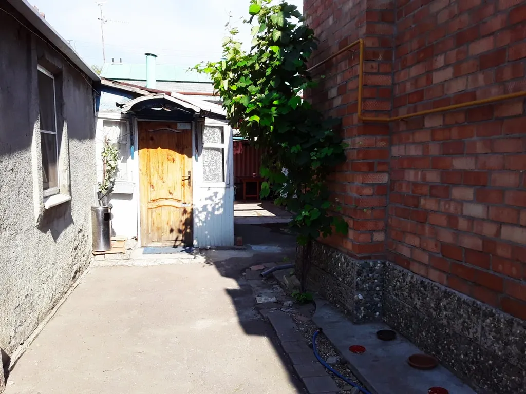 Домик возле моря