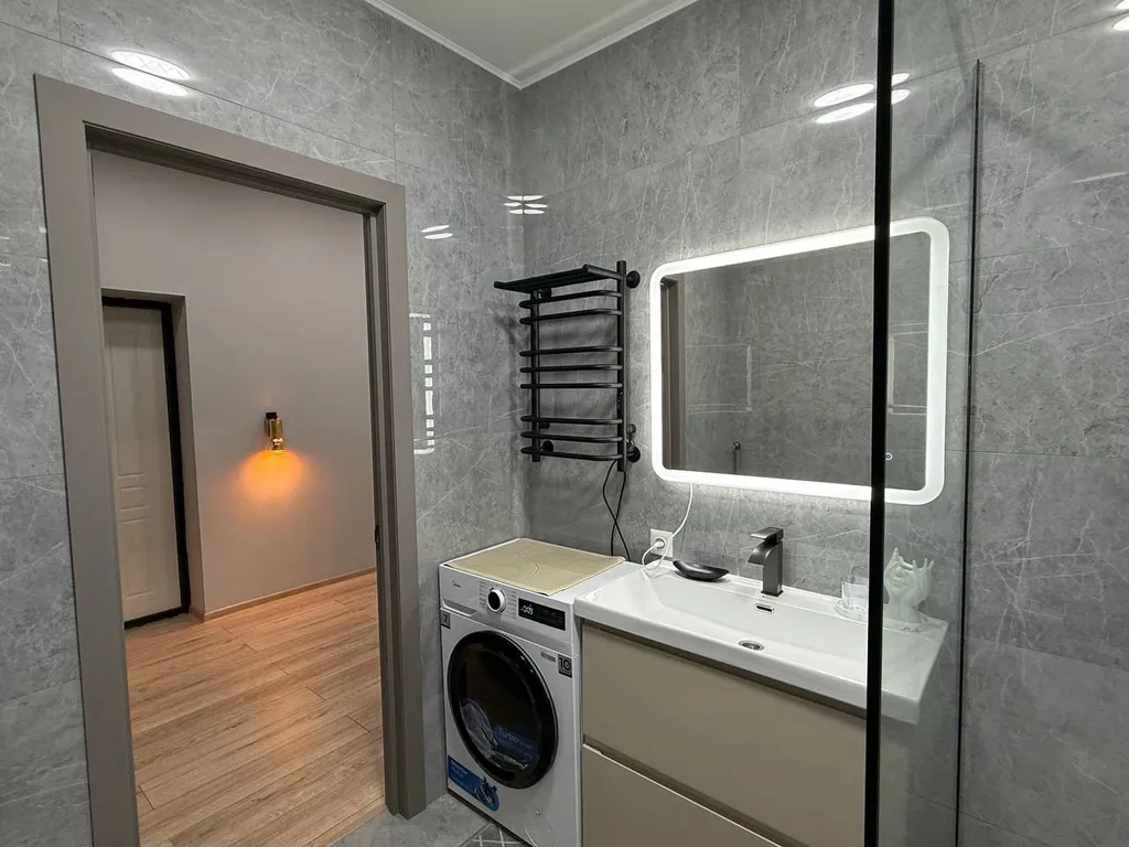 Leonardo apt with a sunset view