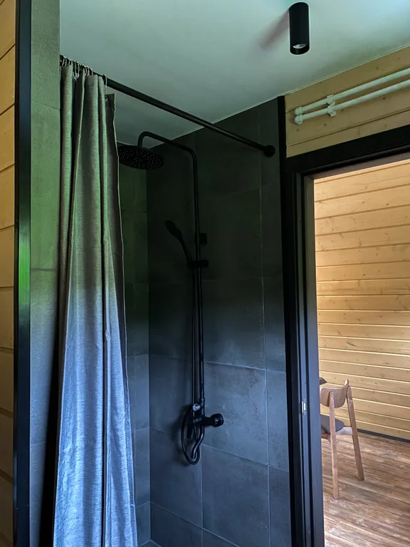 Дом A-frame с видом на реку