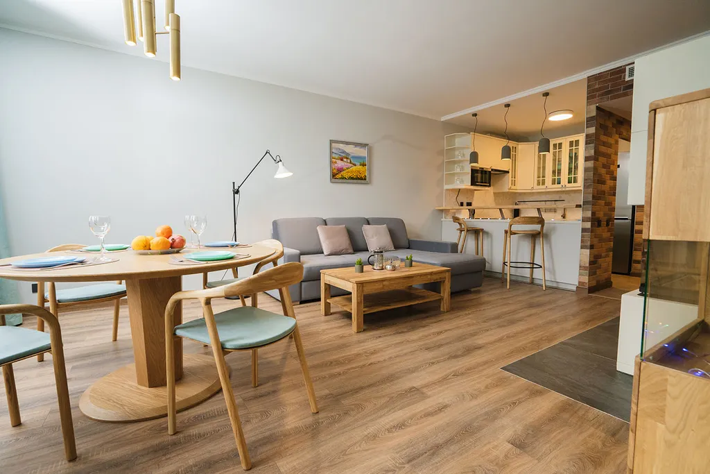 Красивый современный апартамент с 3 спальнями. Камин. Терраса. Горы.