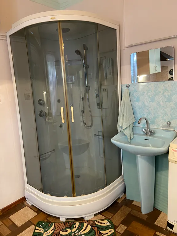 Домик с кондиционером и тихим двориком