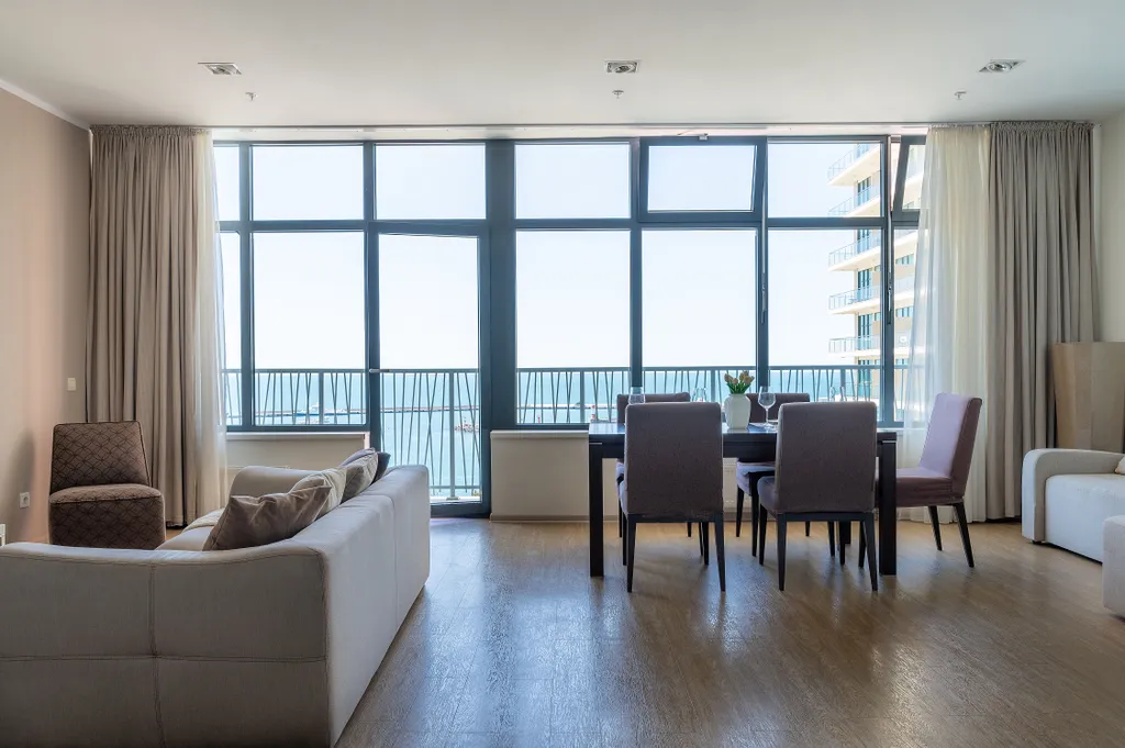 Трехкомнатные апартаменты с двумя спальнями