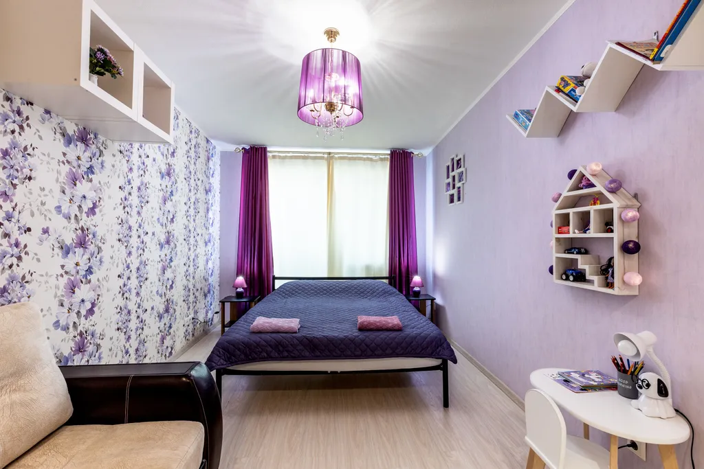 Евродвушка вблизи набережной